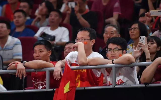 中国男篮vs波兰李楠直播的相关图片